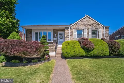 7812 Farnsworth St, Philadelphia, PA 19152