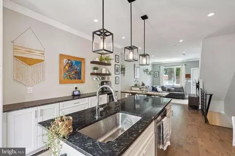 419 W Thompson St, Philadelphia, PA 19122