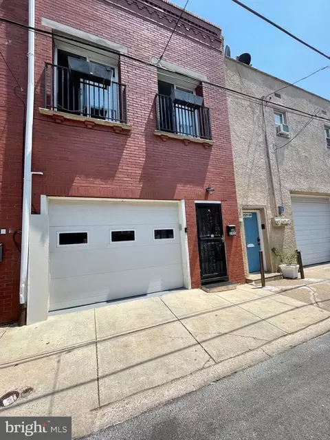 2323 S Alder St, Philadelphia, PA 19148