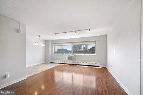 210117 Chestnut St #1018, Philadelphia, PA 19103