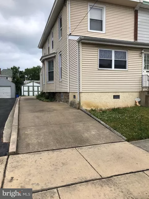 7404 Lawndale Ave, Philadelphia, PA 19111