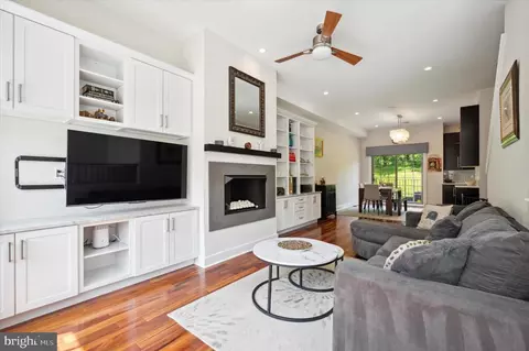 842 Independence Ct, Philadelphia, PA 19147