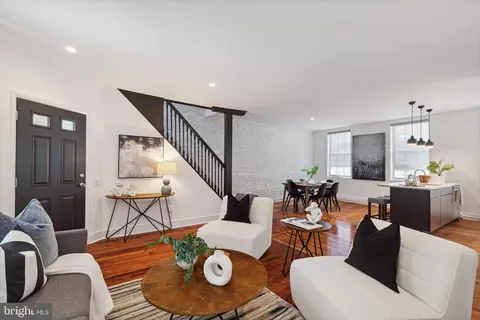 233 Vine St #E2, Philadelphia, PA 19106