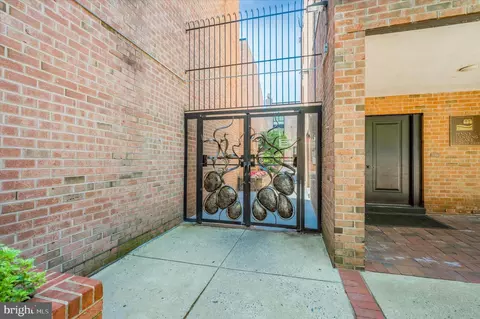 130 Spruce St #24B, Philadelphia, PA 19106