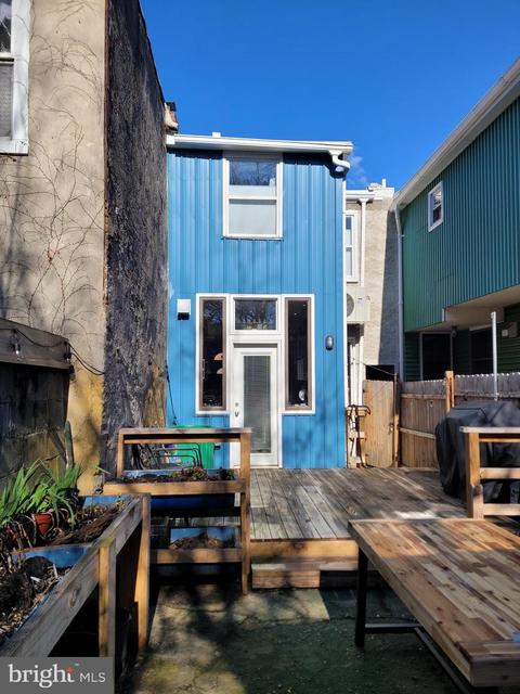2039 Amber St, Philadelphia, PA 19125