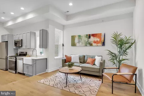 866 N 23rd St #3, Philadelphia, PA 19130