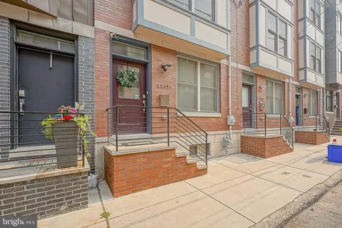 1717 Manton St, Philadelphia, PA 19146