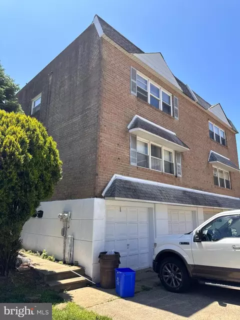 9200 Ambassador Pl, Philadelphia, PA 19115