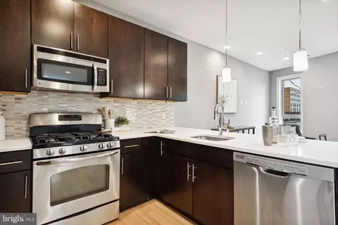 105 Poplar St, Philadelphia, PA 19123