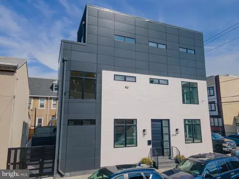 2324 E Dauphin St, Philadelphia, PA 19125