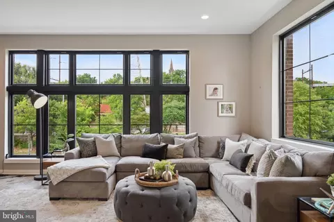 4533 Riverside Way, Philadelphia, PA 19127