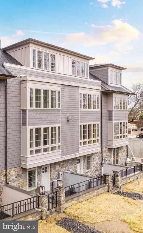 8213 Shawnee St, Philadelphia, PA 19118