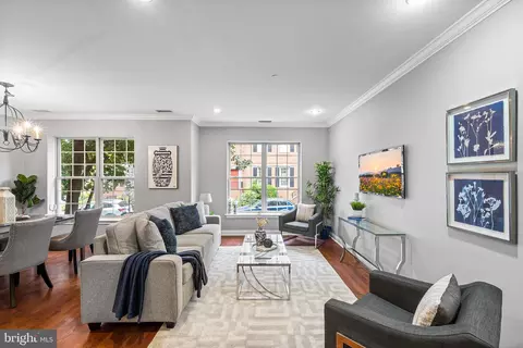 500 Admirals Way #111, Philadelphia, PA 19146