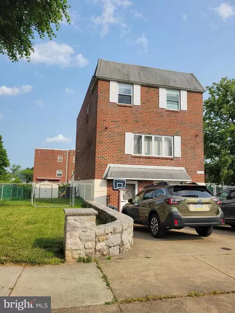 11701 Lockart Rd, Philadelphia, PA 19116