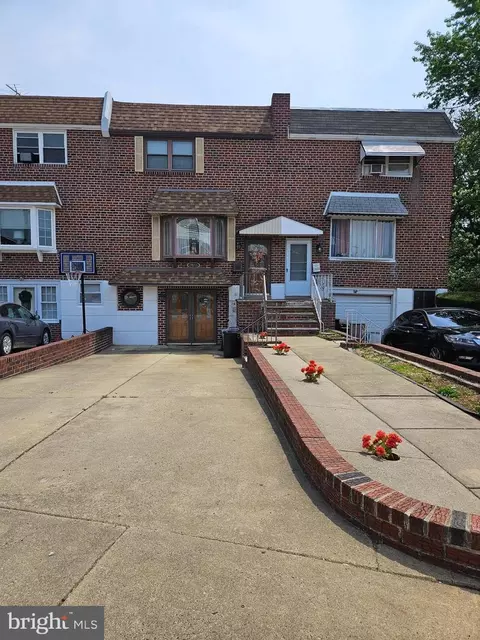 2837 Tremont St, Philadelphia, PA 19136