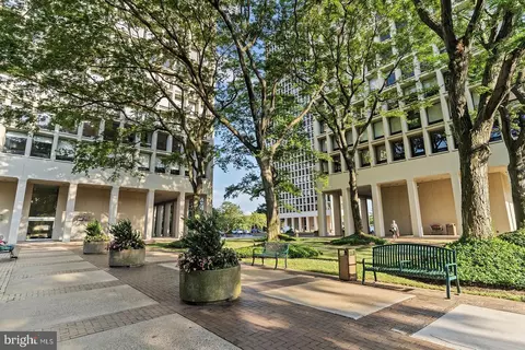 220 Locust St #18CS, Philadelphia, PA 19106