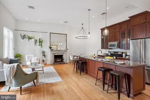 1714 Spruce St #5, Philadelphia, PA 19103