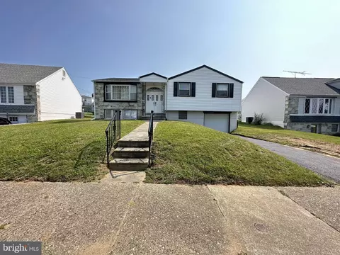 809 Rennard Cir, Philadelphia, PA 19116