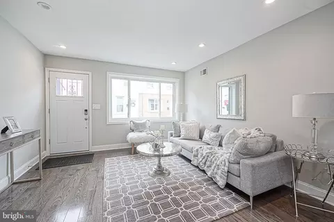 712 Pierce St, Philadelphia, PA 19148