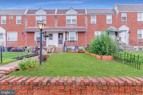 7176 Walker St, Philadelphia, PA 19135