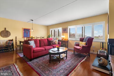 20010 Lombard St #803, Philadelphia, PA 19147