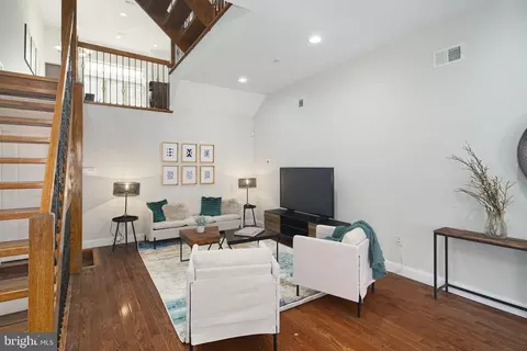 1810 Ginnodo St, Philadelphia, PA 19130