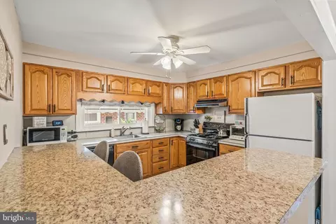 8925 Calvert St, Philadelphia, PA 19152