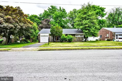 321 Crest Park Rd, Philadelphia, PA 19119