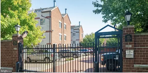 505 S 10th St #B, Philadelphia, PA 19147
