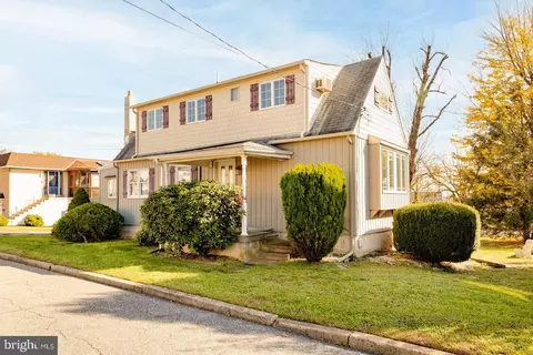 9301 Edmund St, Philadelphia, PA 19114
