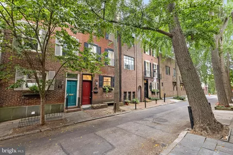 2016 Waverly St, Philadelphia, PA 19146