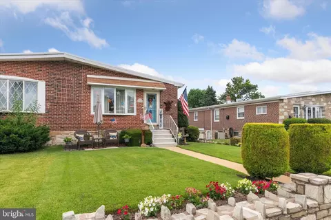 262 Dimarco Dr, Philadelphia, PA 19154