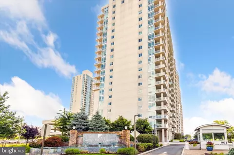 901 N Penn St #R2605, Philadelphia, PA 19123