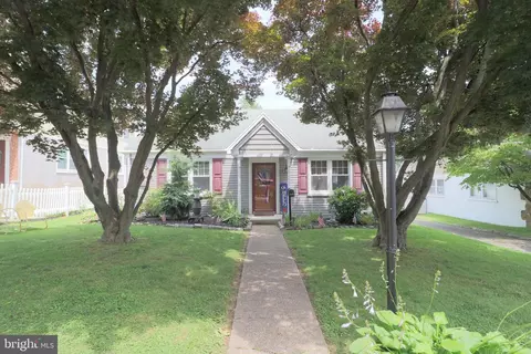 9253 Exeter Rd, Philadelphia, PA 19114