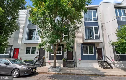 217 Green St, Philadelphia, PA 19123