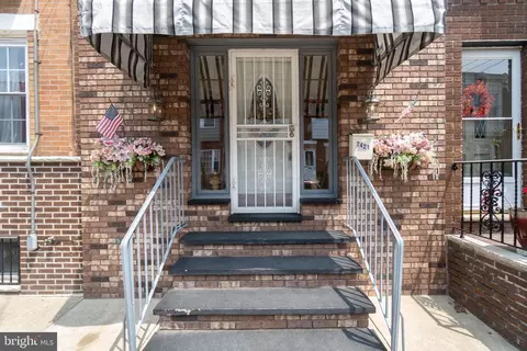 2421 S American St, Philadelphia, PA 19148