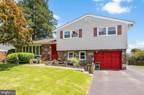 9223 Pine Rd, Philadelphia, PA 19115