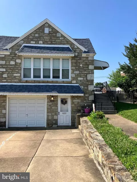 8205 Narvon St, Philadelphia, PA 19136