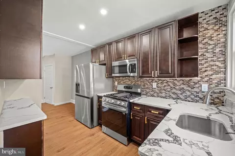 918 Carver St, Philadelphia, PA 19124