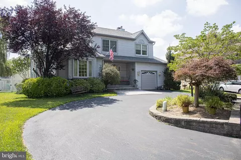 9605 Eden Hall Ln, Philadelphia, PA 19114