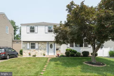 9711 Glenhope Rd, Philadelphia, PA 19115