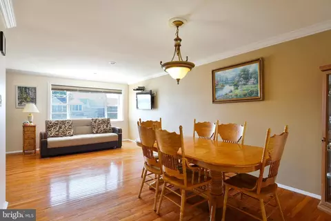 9842 Montour St, Philadelphia, PA 19115