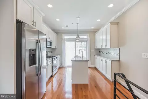 1205 Peters St, Philadelphia, PA 19147