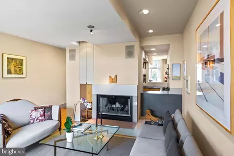264 S 11th St, Philadelphia, PA 19107
