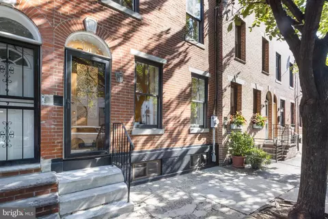1915 Carpenter St, Philadelphia, PA 19146