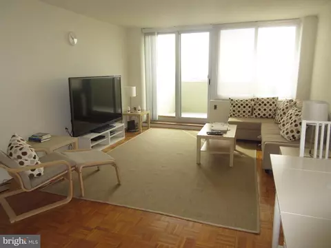 60436 S Washington Sq #2915, Philadelphia, PA 19106