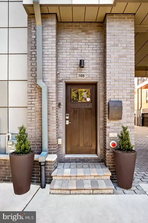 305 Green St, Philadelphia, PA 19123