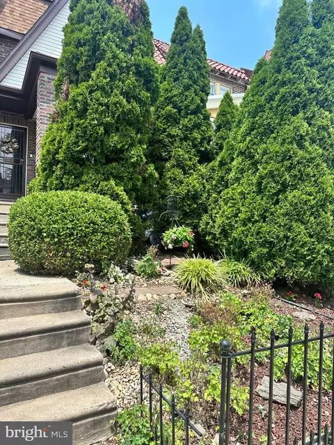 6528 N 17th St, Philadelphia, PA 19126