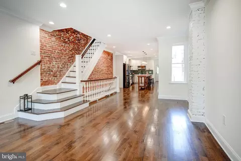5717 Pine St, Philadelphia, PA 19143