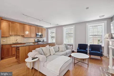 900 Pine St #3F, Philadelphia, PA 19107